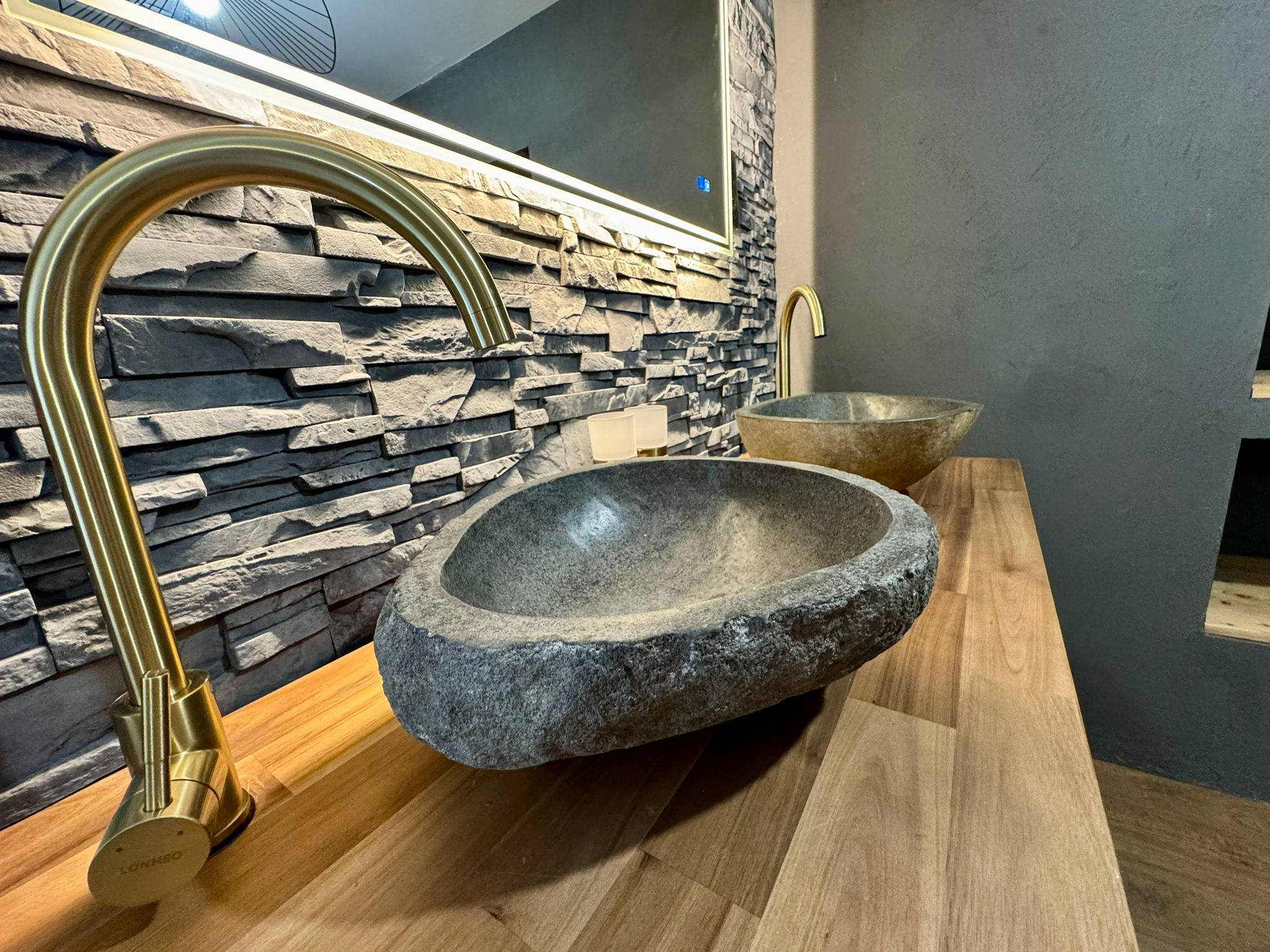 Vasque en pierre de la salle de bain