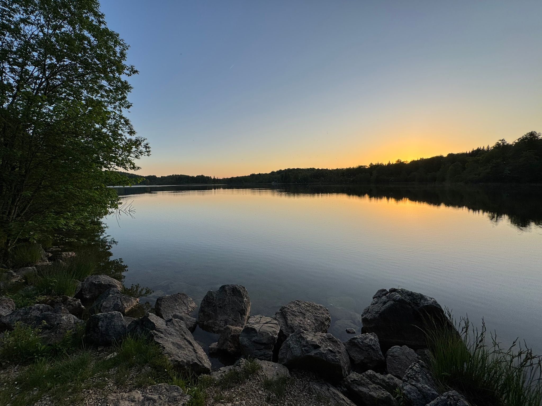 Lac du Jura au coucher de soleil